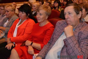 Вчителі, наголошувалося зі сцени, не лише передають знання